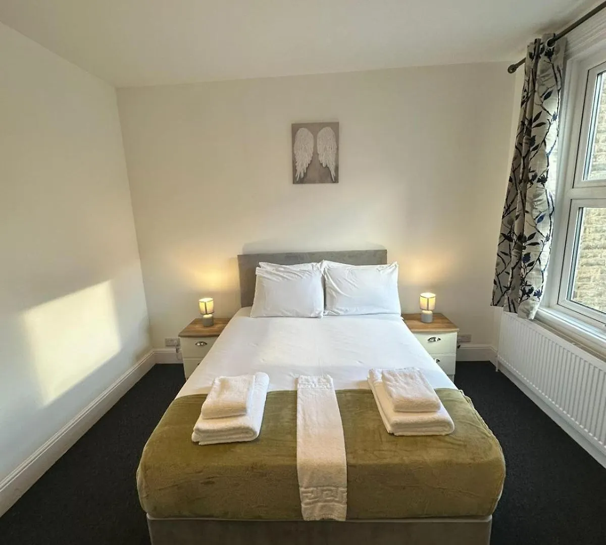 Pensión Cambridge Central Rooms - Tas Accommodations