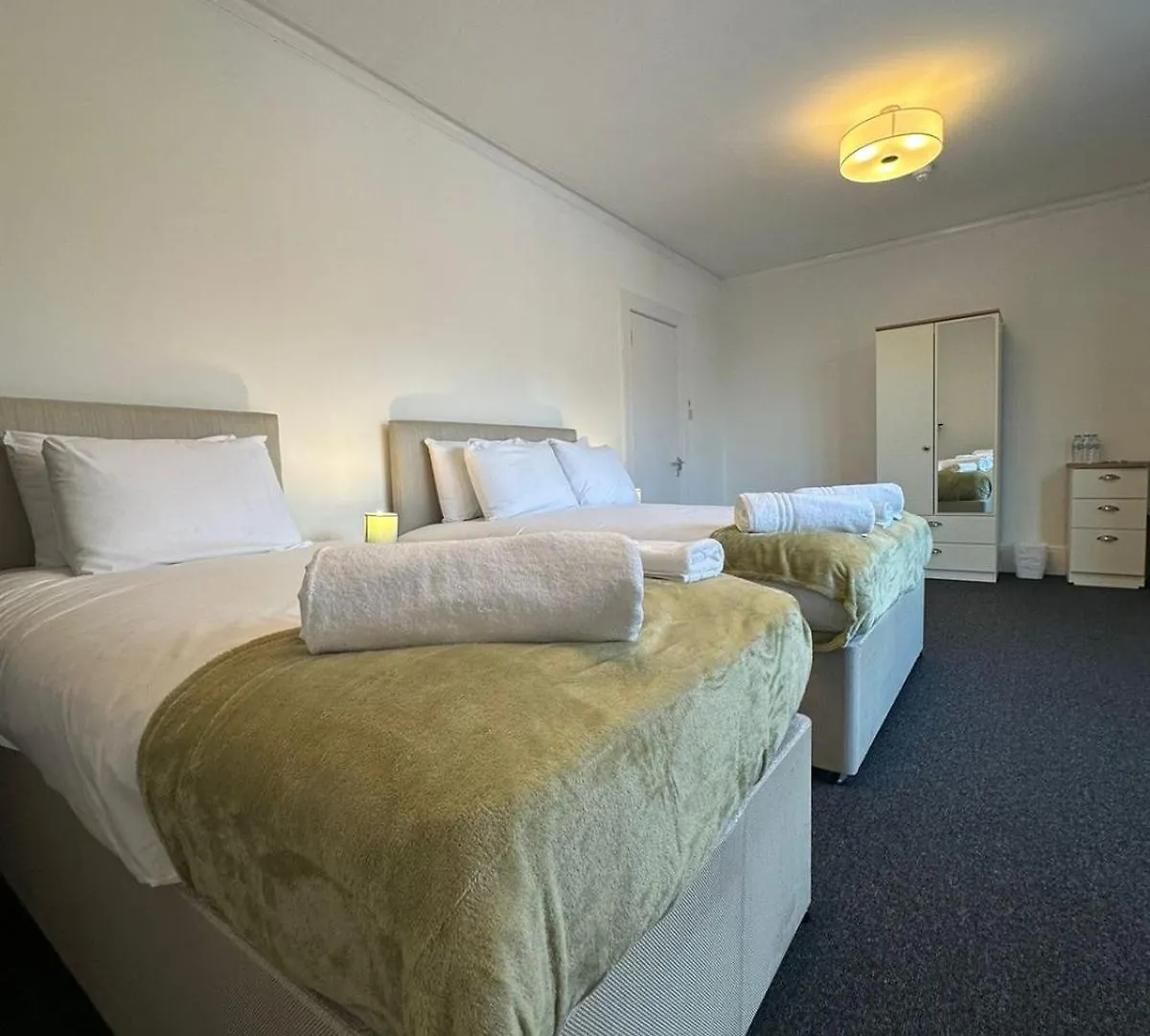 Pensión Cambridge Central Rooms - Tas Accommodations