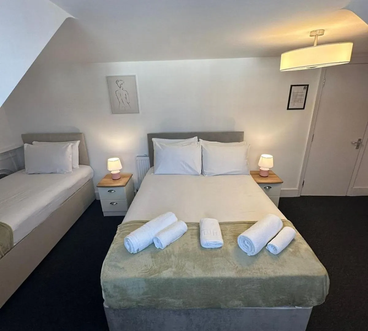 Pensión Cambridge Central Rooms - Tas Accommodations