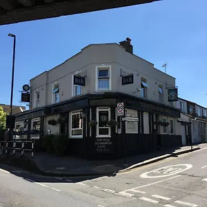 The Bridge 2*, Isleworth Regno Unito