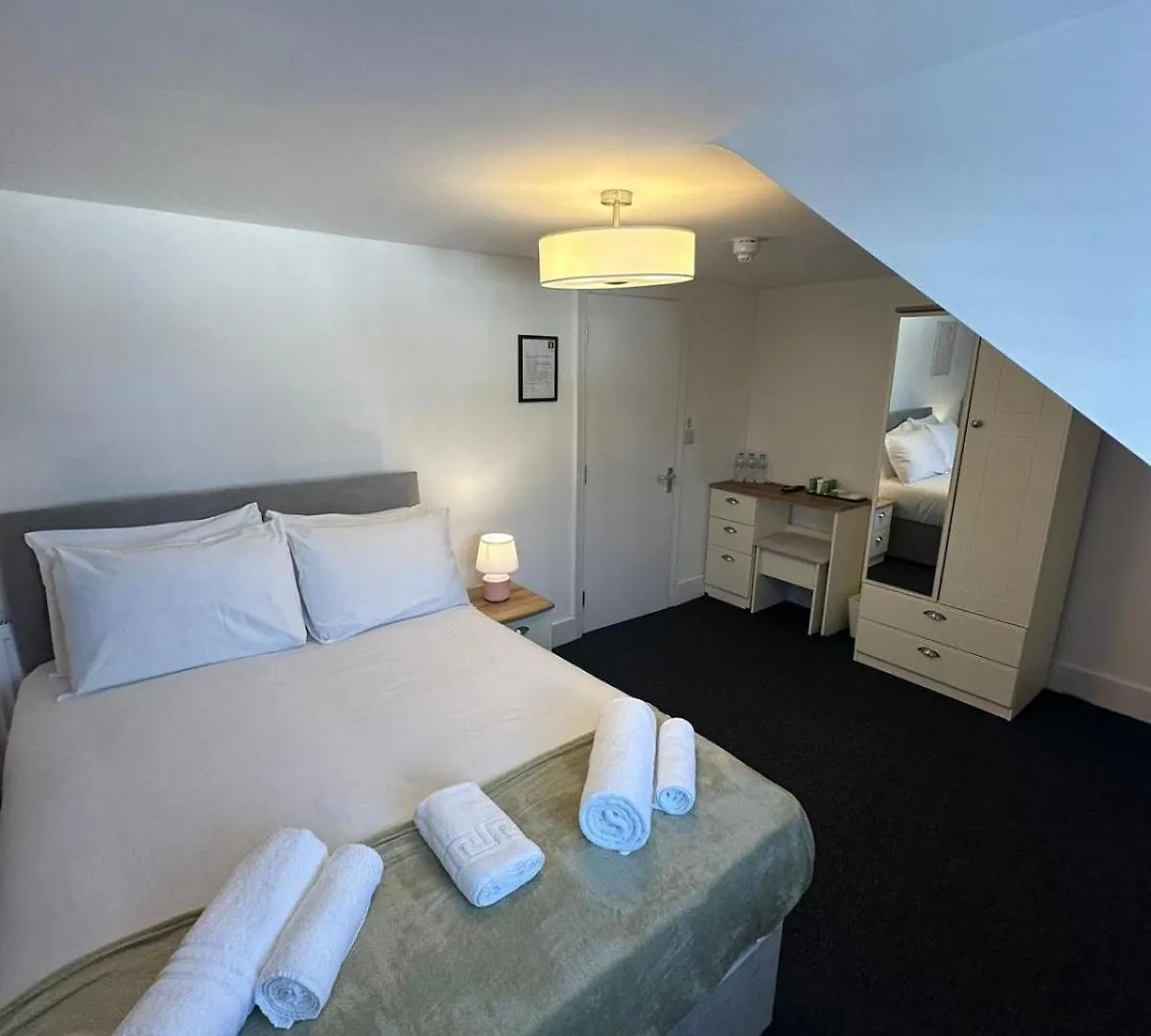 Cambridge Central Rooms - Tas Accommodations